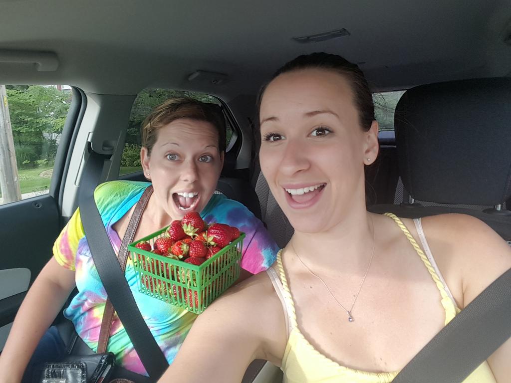 AmandaMassi's tweet photo. Judd stawberries! Can't resist @MeadowLynnFarms http://t.co/WFBD9YuPnD