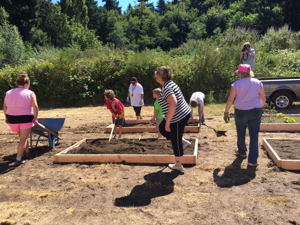 WHSTEMAcademy's tweet image. West Hills STEM is GROWING! Garden beds going in! Thank you to all the volunteers! #seedsofgrace