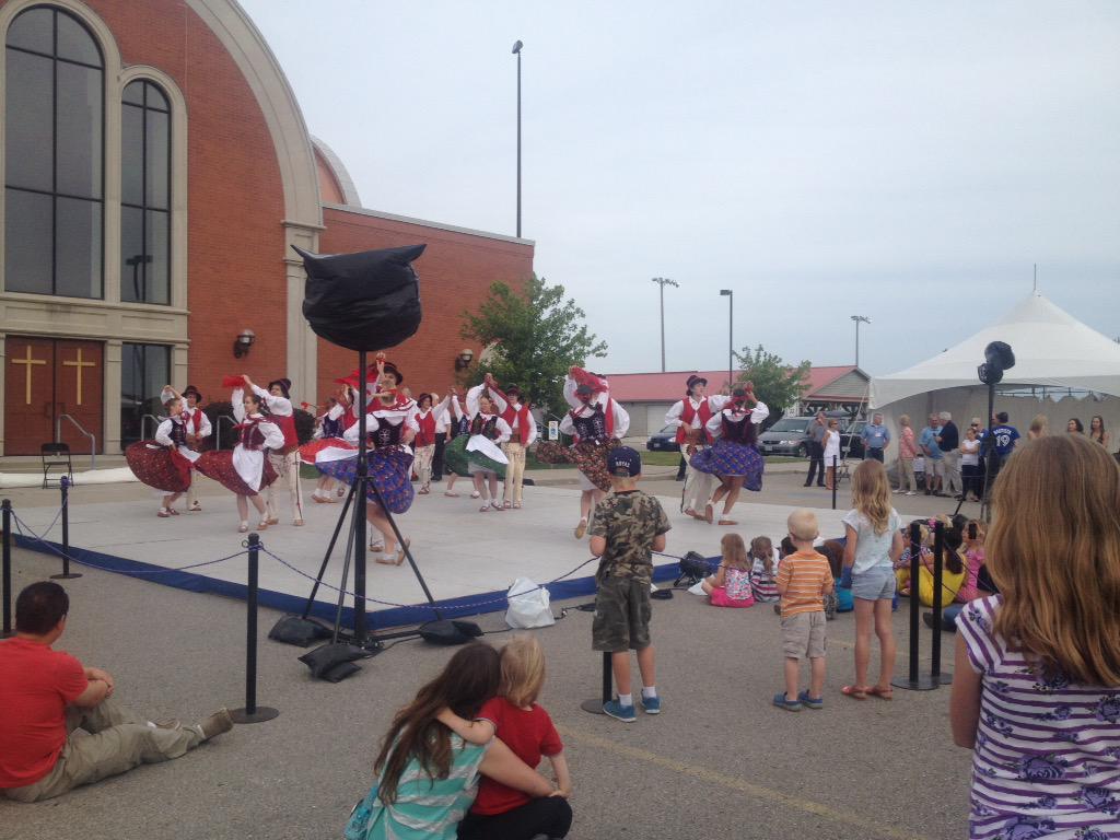 1031FreshRadio's tweet photo. Leeanne: The dancers have taken the stage!! Get ready to dance at the OPA festival! http://t.co/TUzGNAcCRU