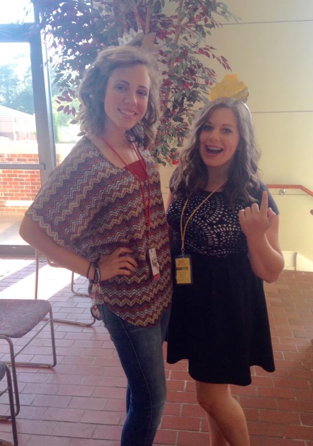 SSARessentails's tweet photo. Bling Bling we are the Queens 💁👑 @SuperSummerAR #ssar @bradyy__bunch @Scooter_Ham http://t.co/IY3qWZfMUZ
