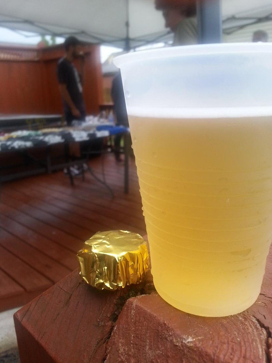 TrebleBrew's tweet photo. Lemon dark chocolates bring out the flavors if the #hefe perfectly! #beer http://t.co/oRt3U5bfcC