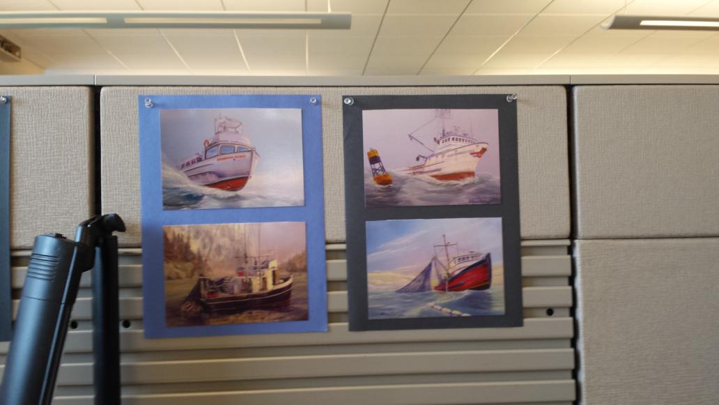 77SherBear's tweet photo. My @wenslow2015 note cards on my cubie wall @fvdeborahrenee @fvnorthwestern #alaskabob #deadliestcatch #boats #water http://t.co/YIqJjsFRKZ