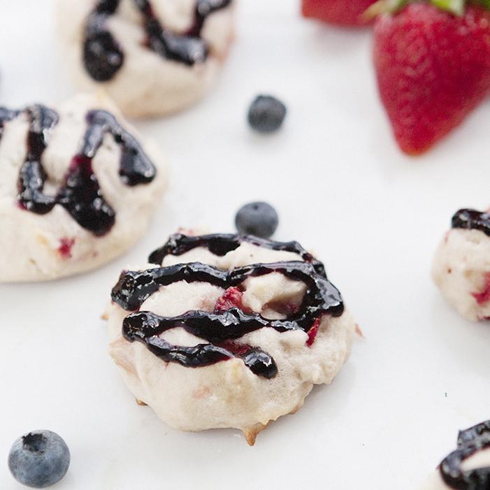 GFifyouplease's tweet photo. New on the blog Gluten Free Vegan Strawberry Cheesecake Cookies! http://t.co/6IW3AlUZZg http://t.co/nC5u6MHmzY