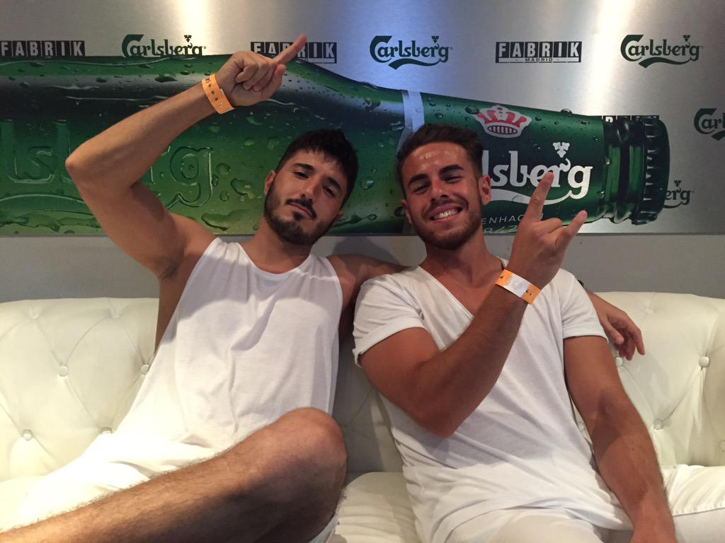 snifarte's tweet photo. Nuestros DJs @LuisBallesDJ &amp; @CarlosGarcia_Dj en el camerino esperando a reventar la fiesta WHITE @UniversiParty http://t.co/05y8pymt1M