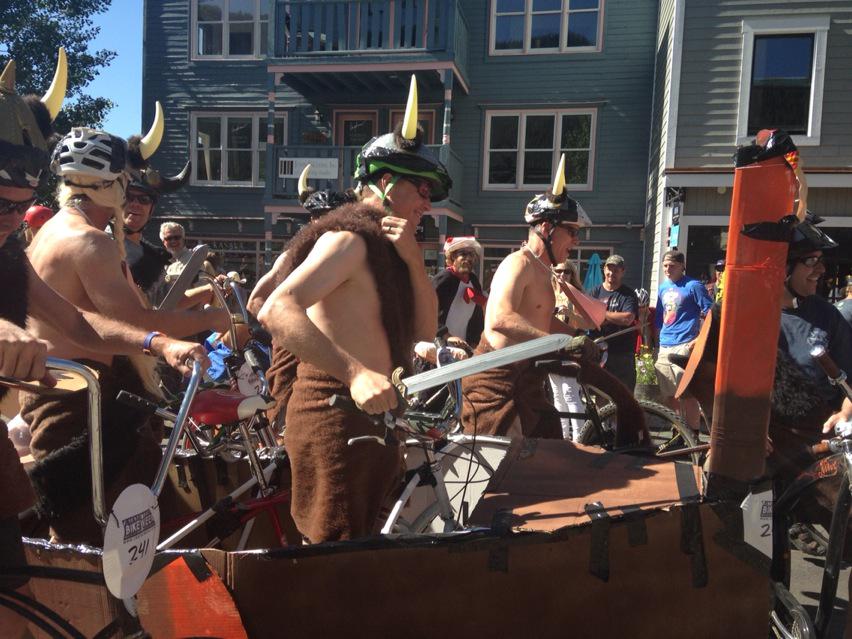 nlofholm's tweet photo. The costumes are out again #crestedbutte #chainlessrace http://t.co/Yh6wLfPCiy