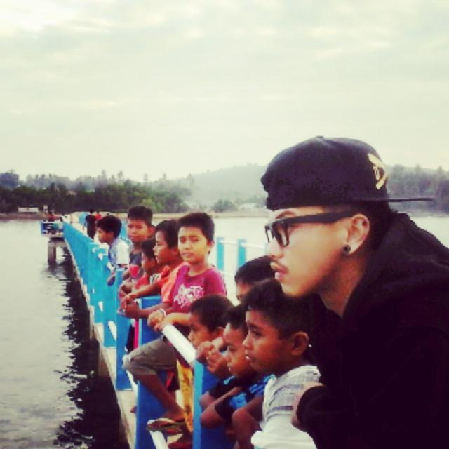 saya anak pantai dri dlu dan slamanya takkan brubah kbiasaan lama...