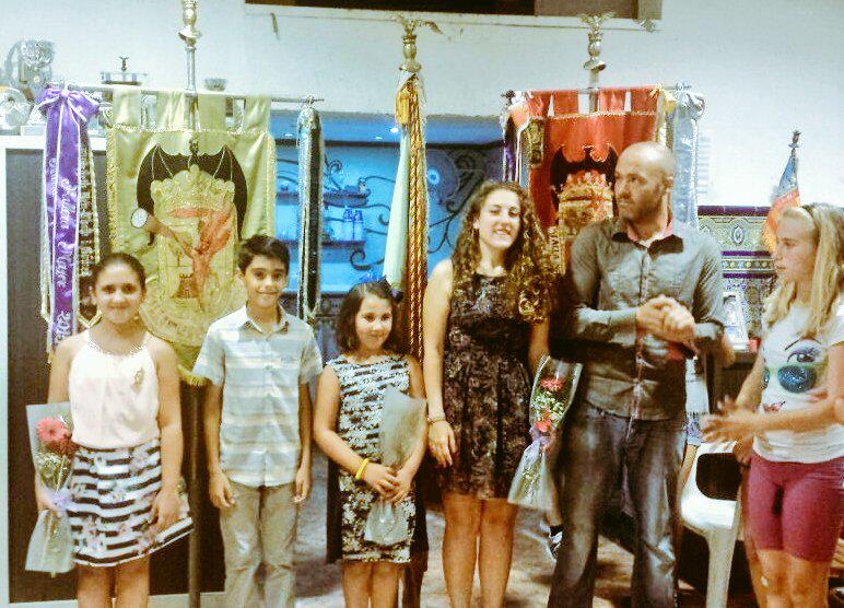 FallaMestreLope's tweet photo. Tenemos representantes 2016!! María y Ainara junto a José Vte y Adrián forman el cuadro de honor para las #fallas2016 http://t.co/WbFuPepgfE