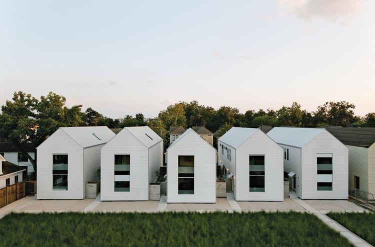 dwell's tweet image. Check out this modern affordable housing in Houston: bit.ly/1JiDV90
