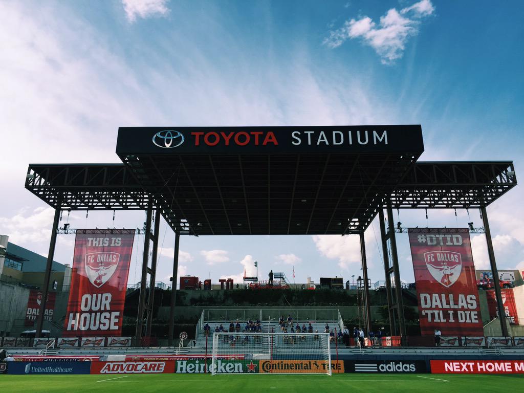 MLS's tweet photo. Whose house? #DALvHOU on @UniMas at 9pm ET for the #FutbolDeViernes edition of @HeinekenSoccer #RivalryWeek. http://t.co/ahMlP4WnNb