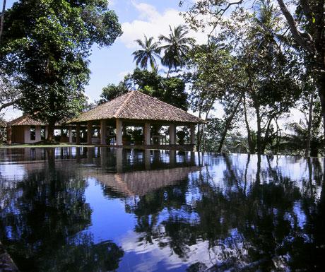 luxurytravel's tweet photo. Top 5 hidden hotels of Sri Lanka http://t.co/ExTwPAWQjB http://t.co/AYybEmOdu1