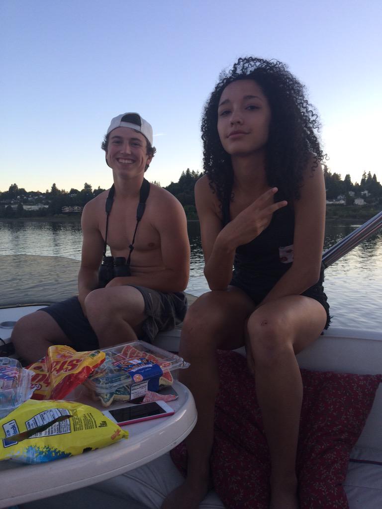 Angela_mackk's tweet photo. Good day🚣🏾☀️😎 http://t.co/HDA6tV9gzA