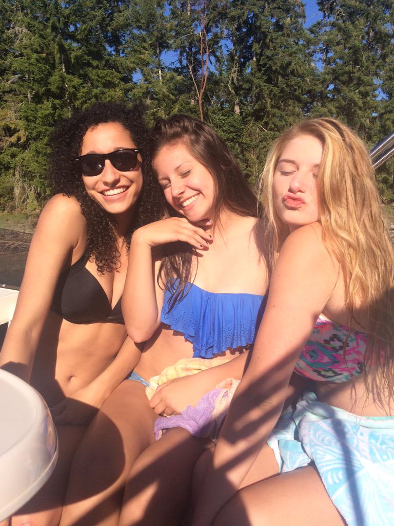 Angela_mackk's tweet photo. Good day🚣🏾☀️😎 http://t.co/HDA6tV9gzA