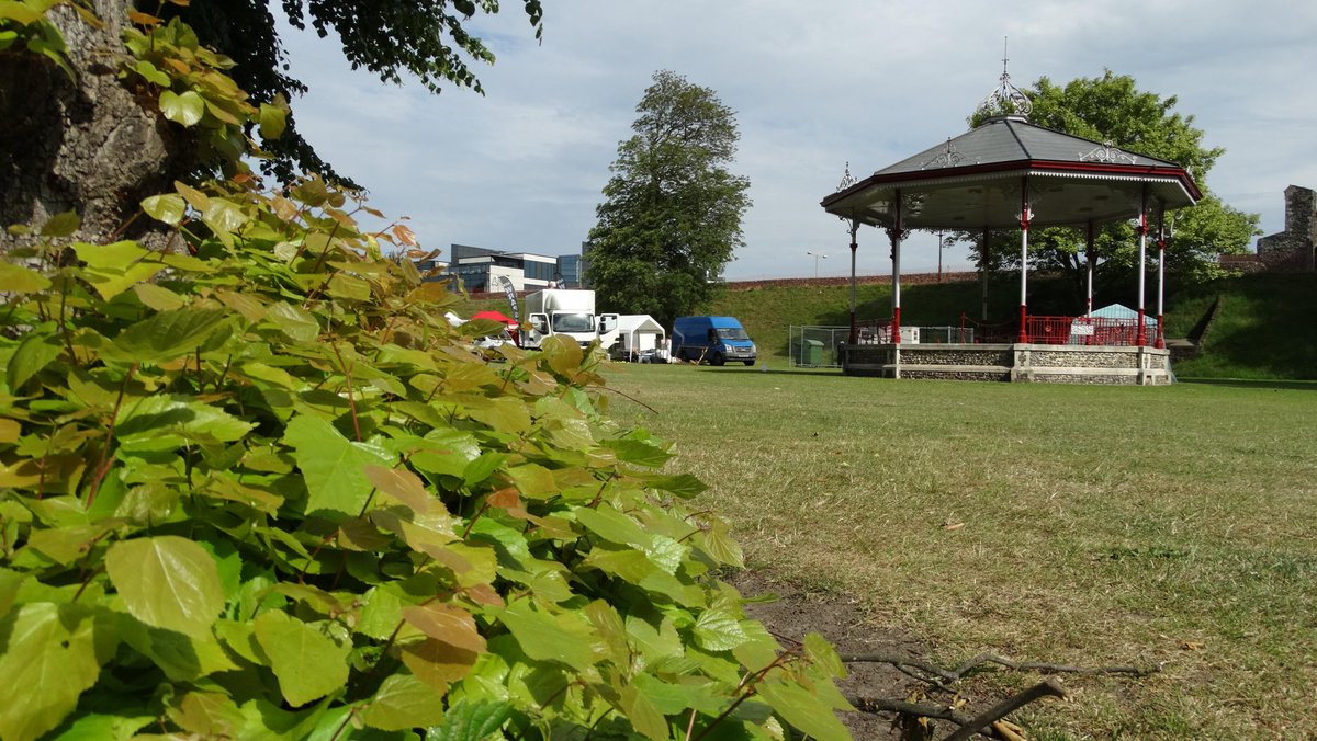 canterfolkfest's tweet photo. 27-28 June, Free entry, Dane John Gardens @CanterburyChora @wisewordsfest @litfests @KentFestivals @DealFestival http://t.co/X7hZyV0rxz