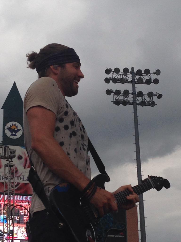 1982DGB's tweet photo. @BybeeDJames @981THEBULL @caseyjames http://t.co/qJN9fYb504