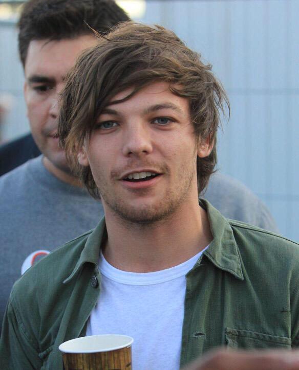 rxinbowlouis's tweet photo. His hair deflated http://t.co/QqmeW0km0X