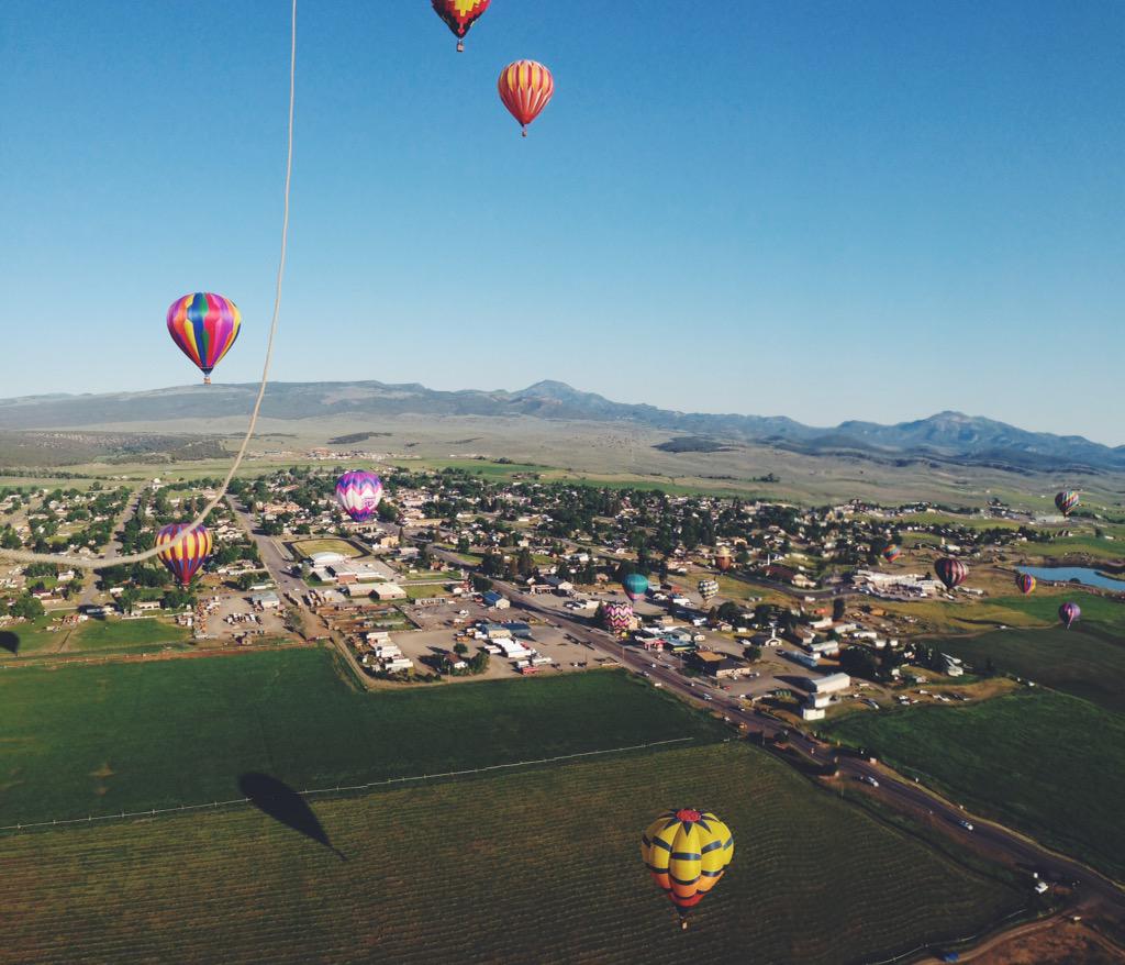 MaicyG's tweet photo. Today was truly breathtaking. Hot air balloon ride. ✔️ http://t.co/0tCfKYsK5H