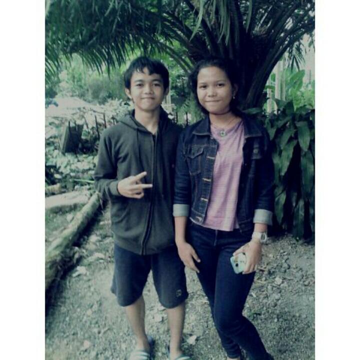 ResmaVijjayanti's tweet photo. With you kka @Alvharizy9 alvha,thx yo kka;;) http://t.co/hREqWa8Ir5