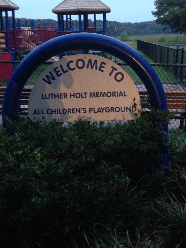 MMCGRAWPLN's tweet photo. A playground in my town is created for all children and is an example of Ch. 10's UDL for play and recreation.#uga_at http://t.co/FX3RWKsPDG