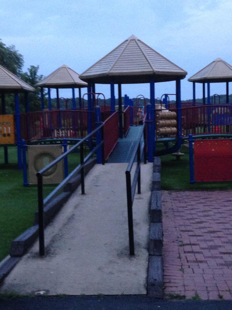 MMCGRAWPLN's tweet photo. A playground in my town is created for all children and is an example of Ch. 10's UDL for play and recreation.#uga_at http://t.co/FX3RWKsPDG