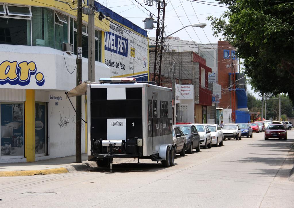 Seguridad_Leon's tweet photo. Continúa SSP del municipio Plan de Seguridad Integral’ en Real Providencia y colonias aledañas. http://t.co/DLIsQmVGlX