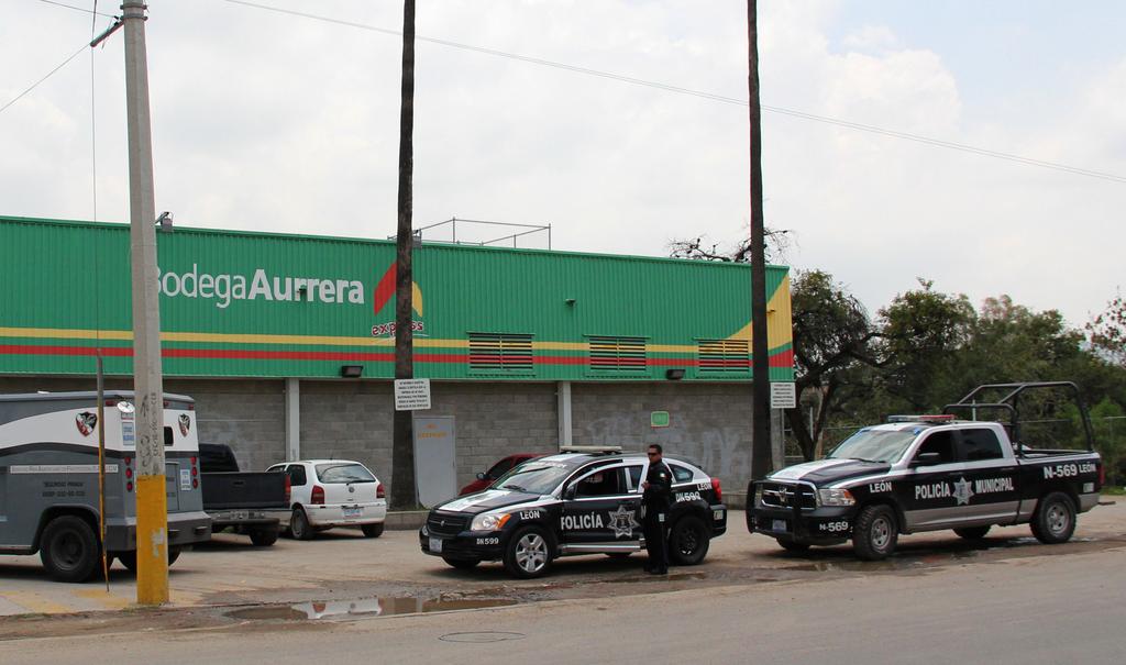 Seguridad_Leon's tweet photo. Continúa SSP del municipio Plan de Seguridad Integral’ en Real Providencia y colonias aledañas. http://t.co/DLIsQmVGlX