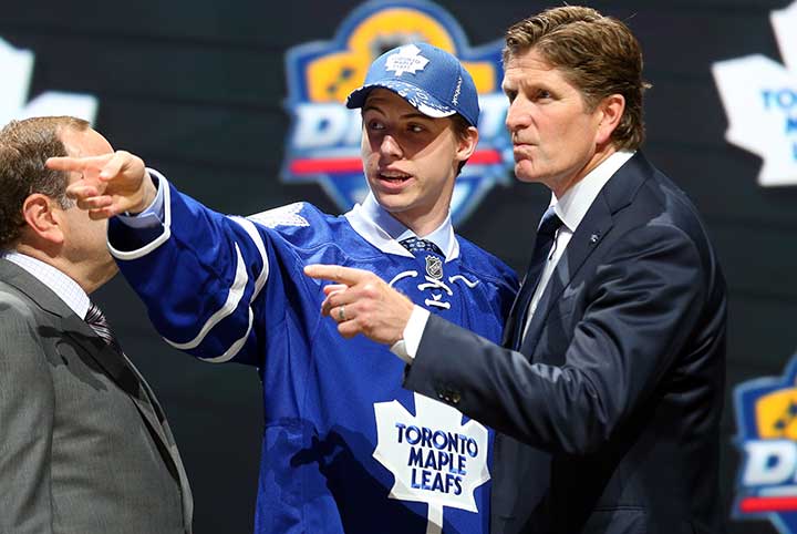 MapleLeafs's tweet image. Coach needs a point in the right direction to track down the Marner family and say hello. #TMLtalk #TMLDraft