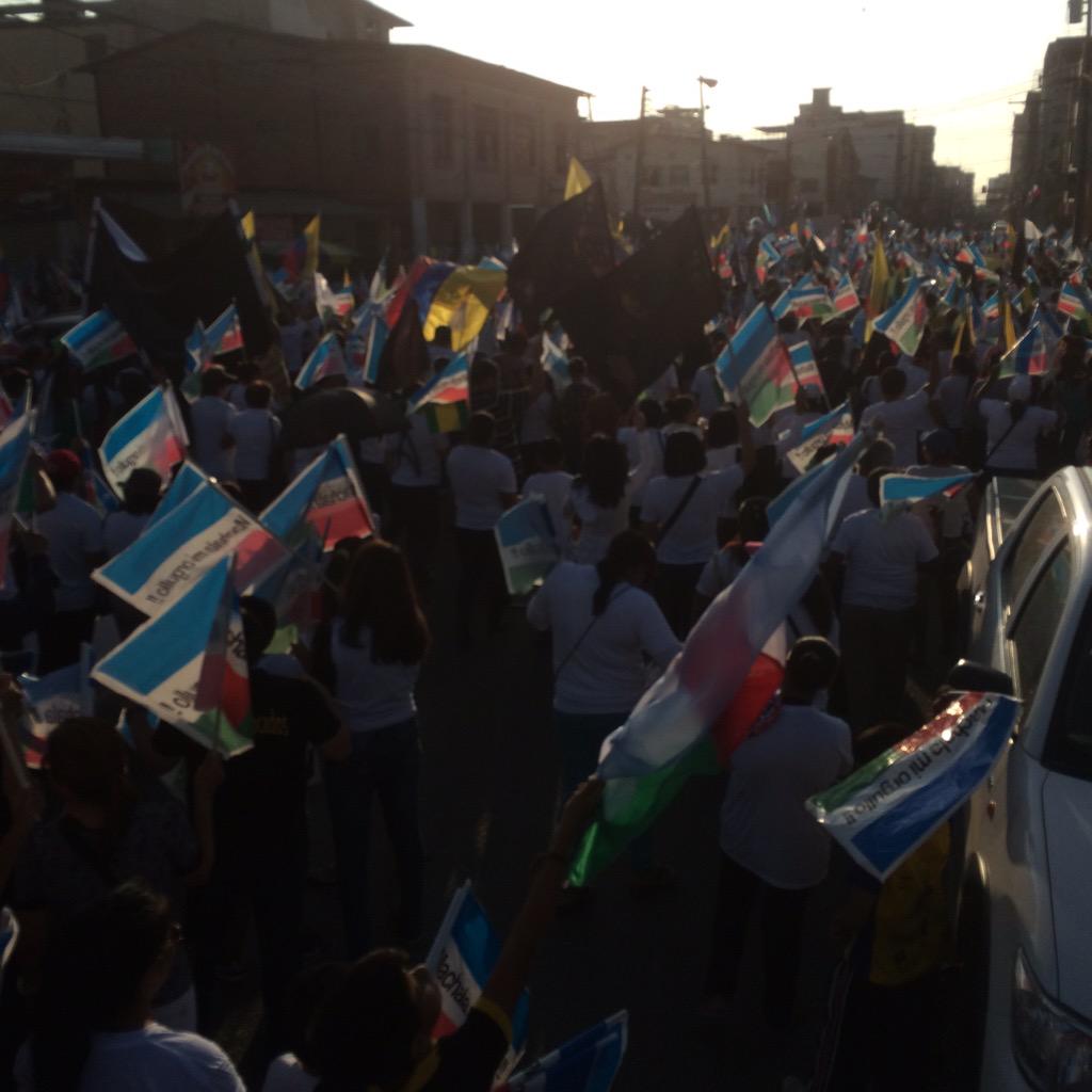 SoyOrense's tweet photo. Aquí está @machalaec hasta que el sol se esconde por un #EcuadorLibreDeRatas http://t.co/27UgLQciDR