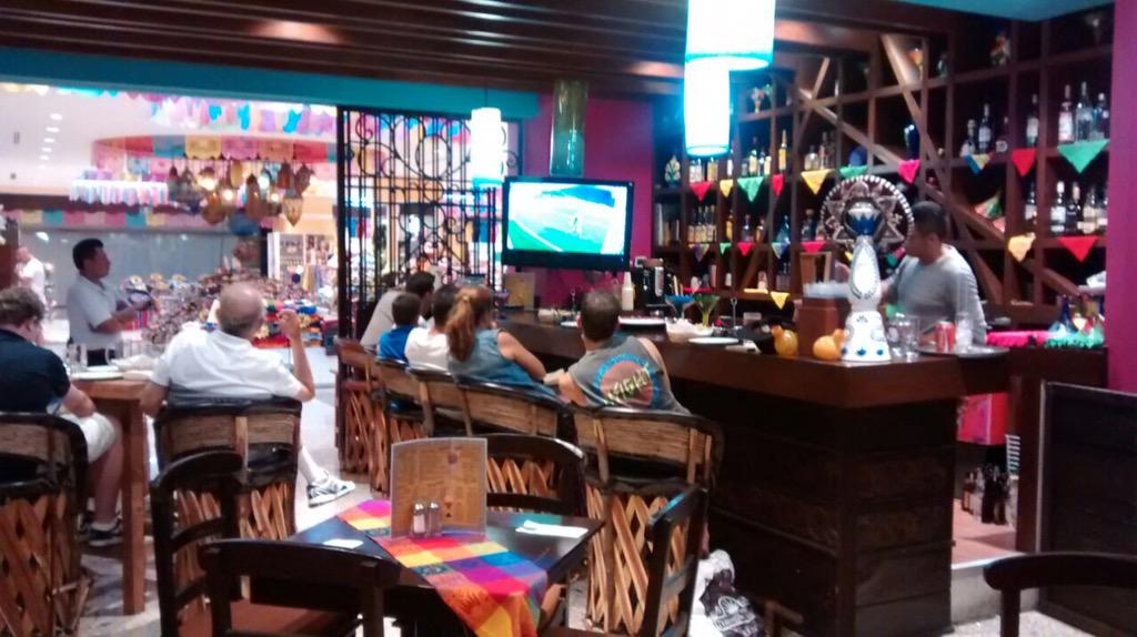 HTequilaCancun's tweet photo. Argentina vs Colombia #TequilaGrill 🎉 http://t.co/6Z4BARWMms