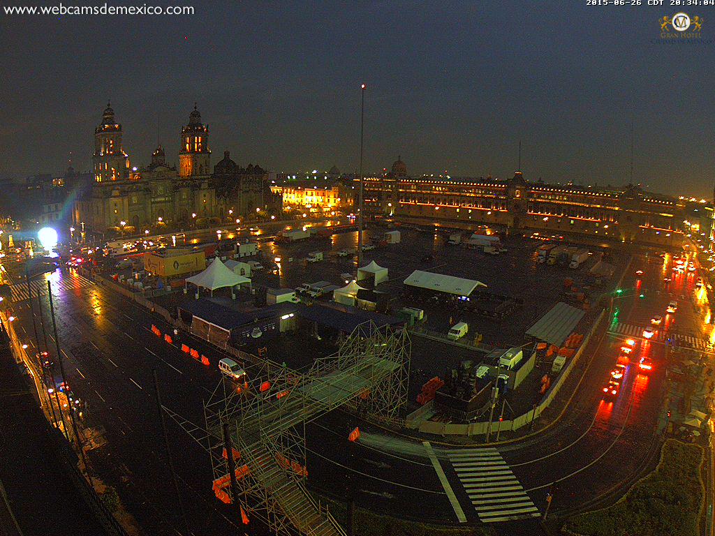 webcamsdemexico's tweet photo. Mañana exhibición del RB7 #F1 #Formula1 en el Zócalo de la Ciudad de México.
En vivo: http://t.co/zz4y1uLrme
http://t.co/OWR5UP19BI