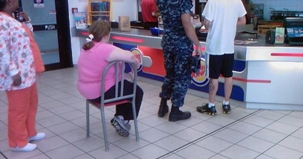 These 17 Laziest People Made Me Laughed For An Hour. #11 Is a MUST In Every Room. iword.rocks/sc1ly-these-17…