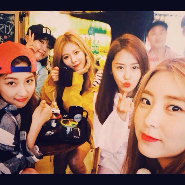 Ji_yoonb's tweet photo. Yaeh "@_Jihyunb: We are 4minute
@hyuna_4min_bot (ヒョナだけタグ付けできなかったㅋ) http://t.co/iAp765kgw9"