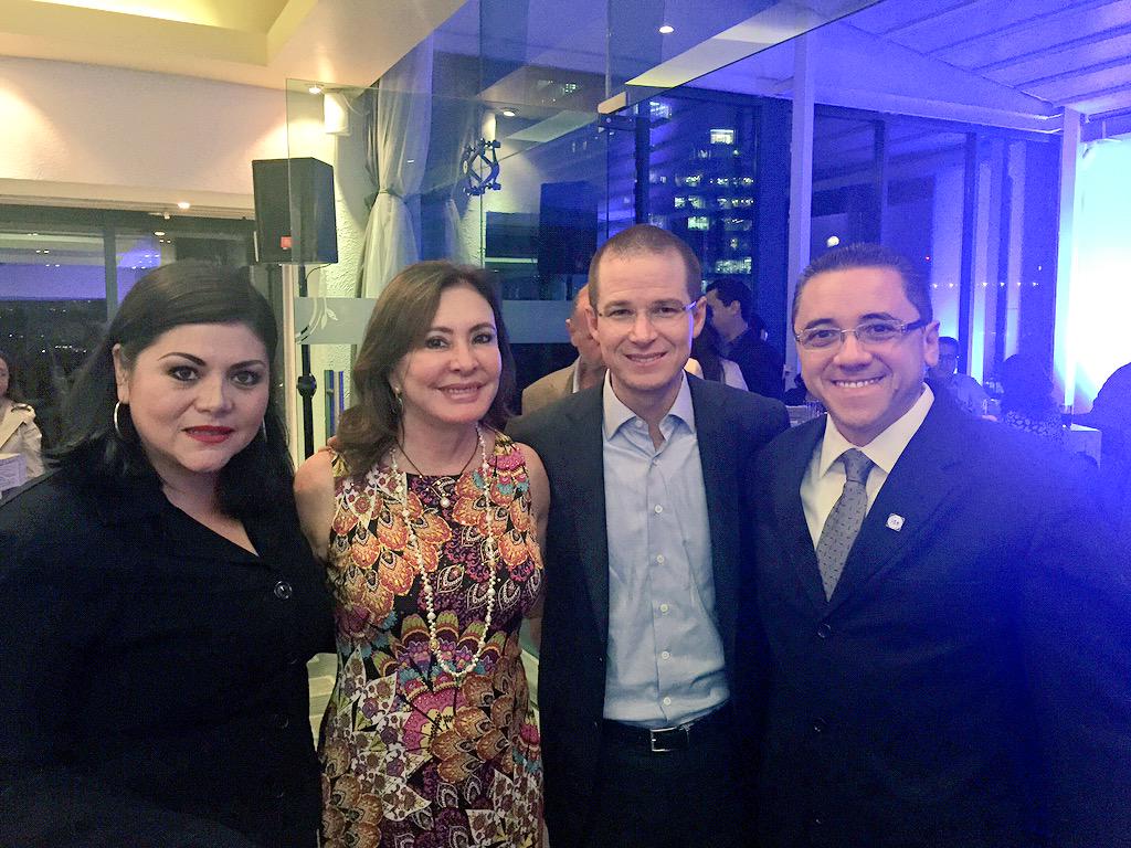 victorlozanop's tweet photo. Presentes, Yucatan con @RicardoAnayaC http://t.co/P35icyIXx4