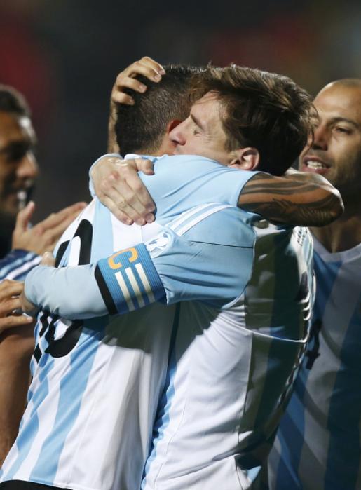 AgusCarracedo92's tweet photo. El abrazo de un país http://t.co/9dibAjkIow