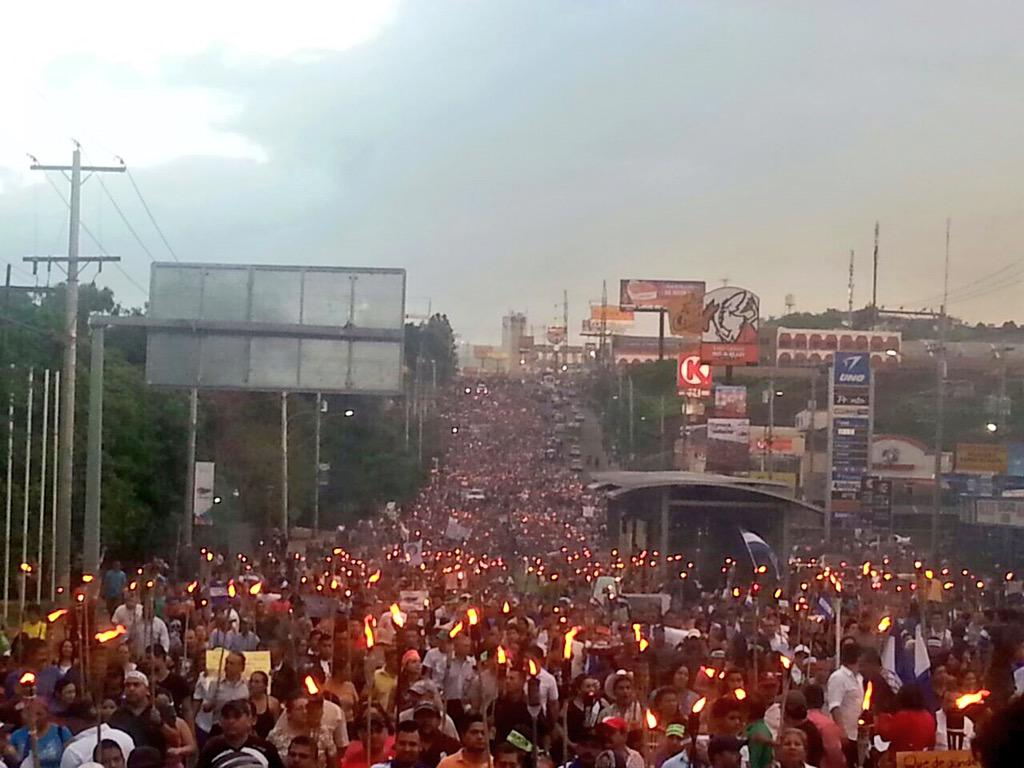 Honduras exige la #CICIH, ¿a que le teme Juan Orlando? #MarchaDeLasAntorchas #RenunciaJOH