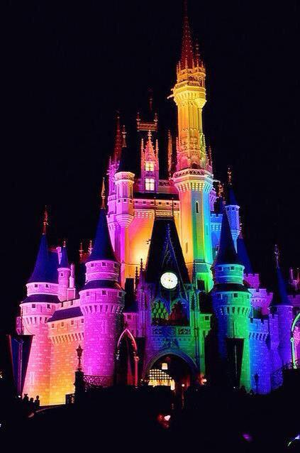 MoskitaMuertaOk's tweet photo. [ HOY ] #LoveWins Magic Kingdom http://t.co/bJH2kHF6DC