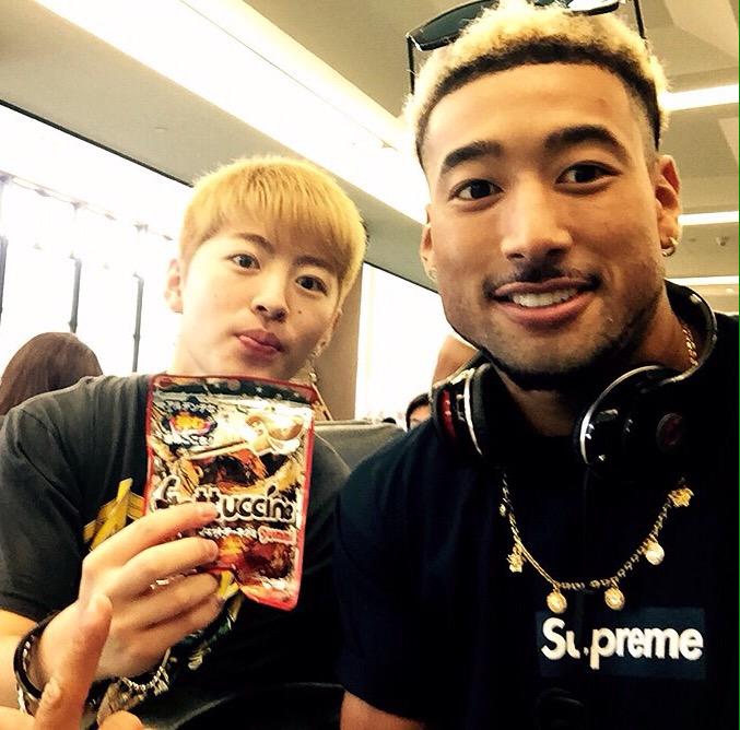 generationsfext's tweet photo. 台湾のコンビニでも売っていて、めちゃくちゃテンション上がりました‼️

ブルボンさんと共に国境を越えワールドワイドに活躍できるように頑張ります🔥

#レオメンディー #フェットチーネグミと共に国境を越え世界を駆け巡る

byメンディー http://t.co/AaD8TO81f9