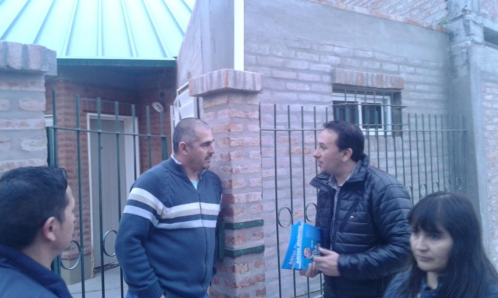 TWVVanesa's tweet photo. @maderna_adrian Seguimos Caminando AMNOPARA @adatasur @RamiroOuteda @ADNsur @chubut2015 @carlosgarses @diariocomodoro http://t.co/wwk6foBU9D