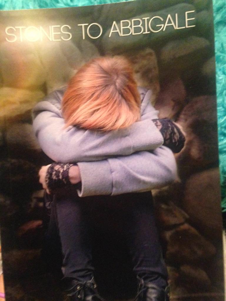 KastorQfaces's tweet photo. MY FUCKING @Onision BOOK CAME IN TODAY AND #LovesWins IS TRENDING AND IM GOING TO WARPED TOUR, I FUCKING LOVE LIFE http://t.co/VqnuD225kJ
