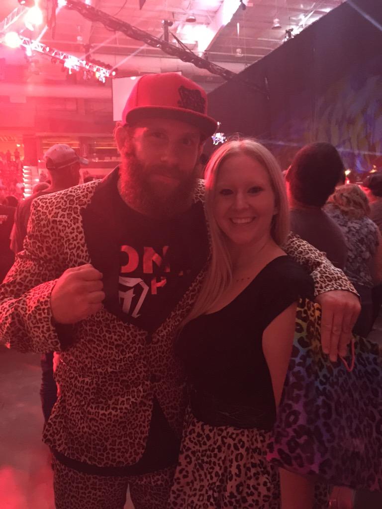 Jessiieabel's tweet photo. Damn right, yes we match! #lookinfresh #Bellator139 @TheCaveman316 http://t.co/1n9VJg5L7L