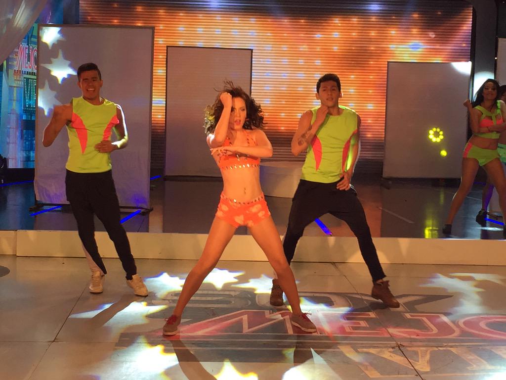 tcsoyelmejor's tweet photo. RT | @OanaVIPTC baila para ser LA VIP más querida de la noche y así seguir luchando por ser LA MEJOR. #LaMaldadDelSrM http://t.co/50pZmnkM9Q