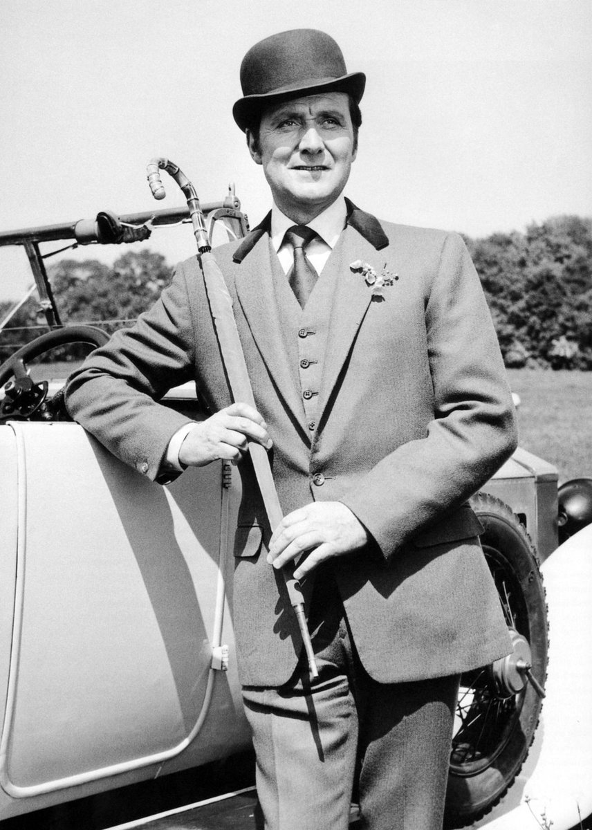 MichaelWDenney's tweet photo. #FF @RavenBanner @JovankaVuckovic @echidnabot @PulpLibrarian Cheers! #RIPPatrickMacNee http://t.co/ztw9spS5JU