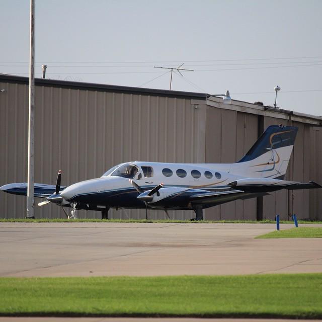 DeltaBravo33's tweet image. Instagram : by summergirldesigns - #Cessna #Cessna414 #tiptanks #planespotter #KPWA #avnerd #aviationphotography #i…