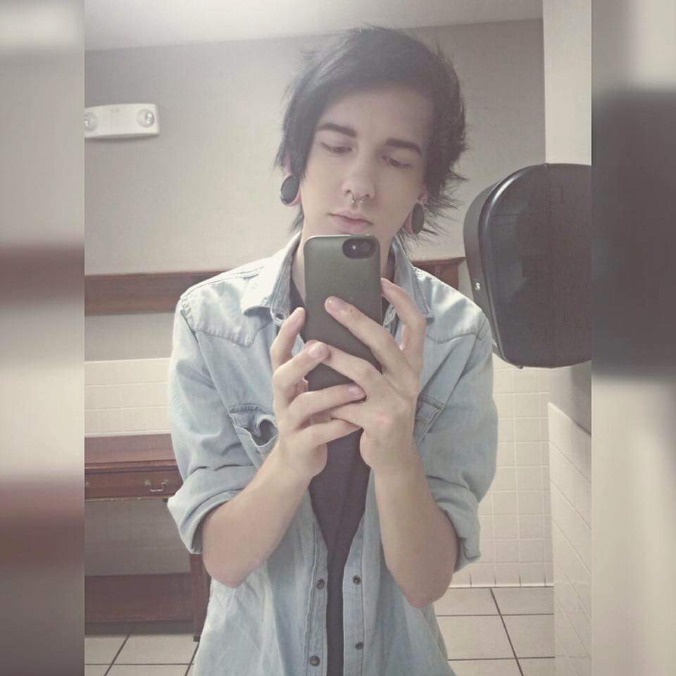 Who would ever really love this face?

No one? Thought so.