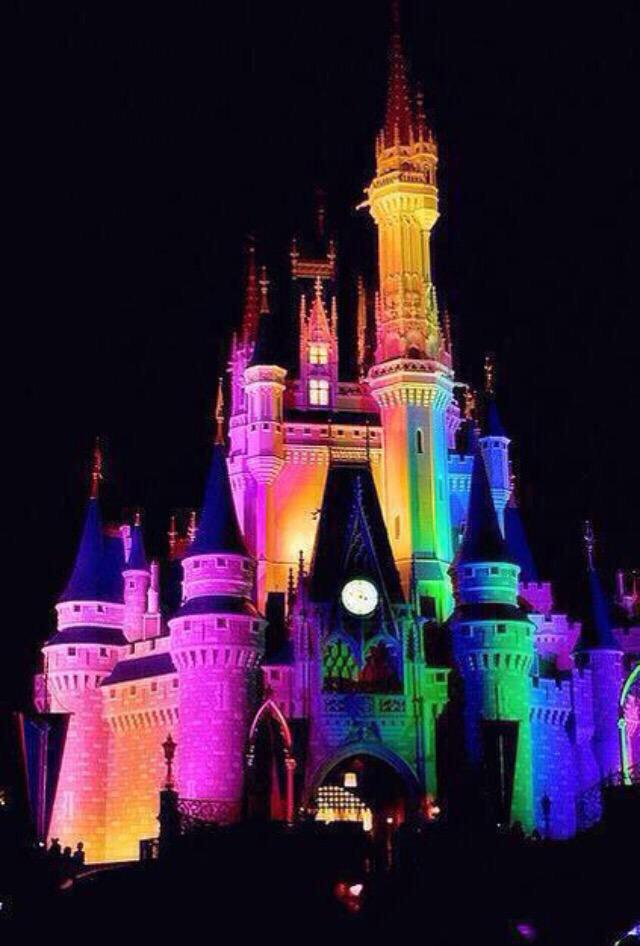 jeffl76's tweet photo. The White House, Empire State Building, Niagara Falls and Disney Castle celebrating nationwide #MarriageEquality. http://t.co/NgJ8LtgetI