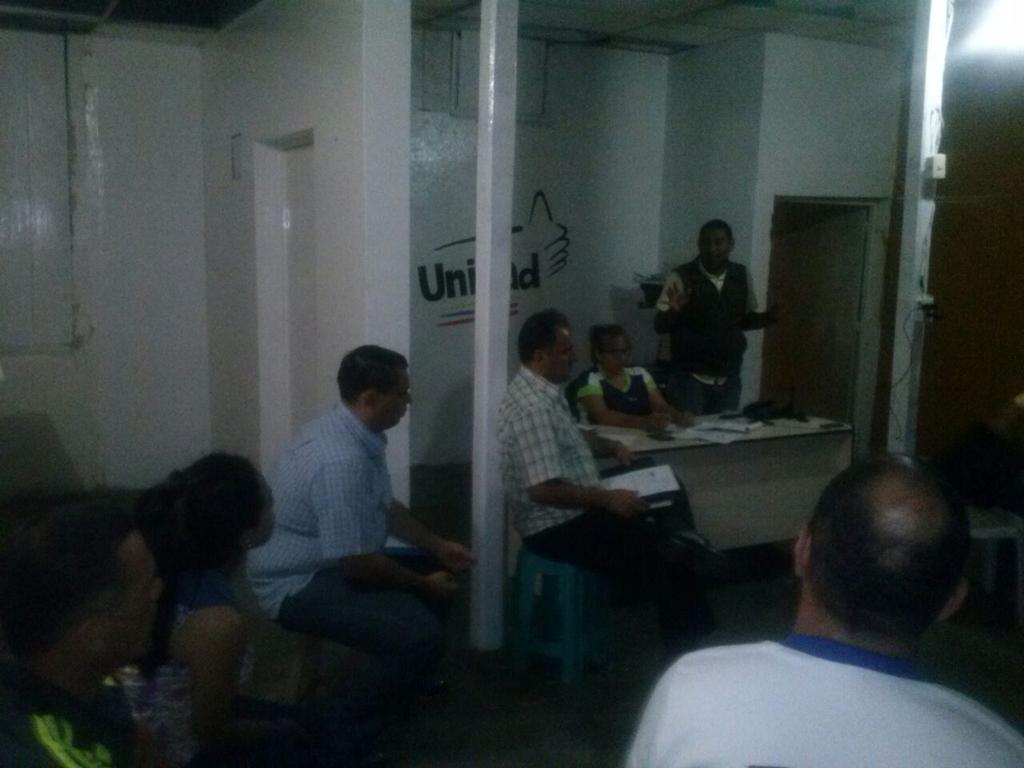 LopezGuillermoJ's tweet photo. Reunion de la MUD #Escuque unificando criterios. En la union esta la fuerza, juntos lograremos el triunfo el #6D http://t.co/Ycp6ikL0Hi