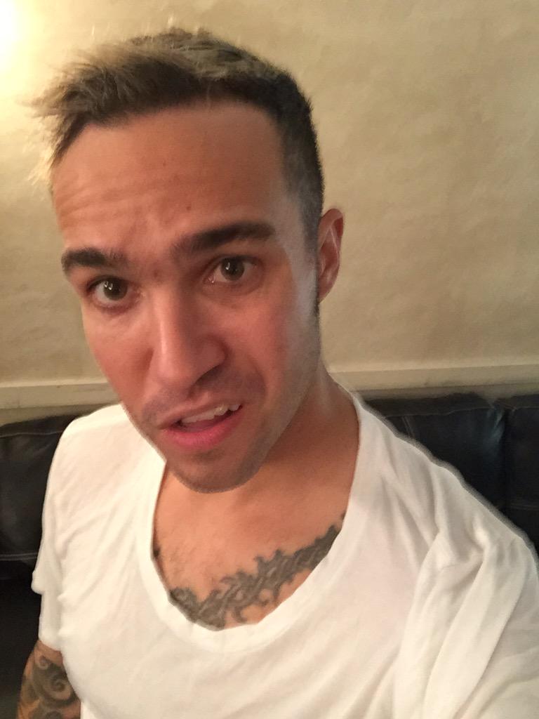 petewentz's tweet image. Just offstage I'm like but really where is the frozen fruit? #urloveisameme