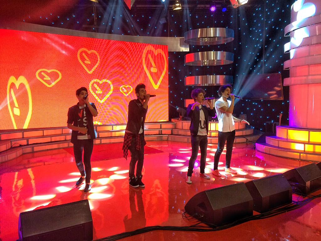 sonymusicmexico's tweet photo. . @somoscd9 en el #Canceroton2015 de  @multimediostv en Monterrey! 👏 http://t.co/B8sZCZGz2Q