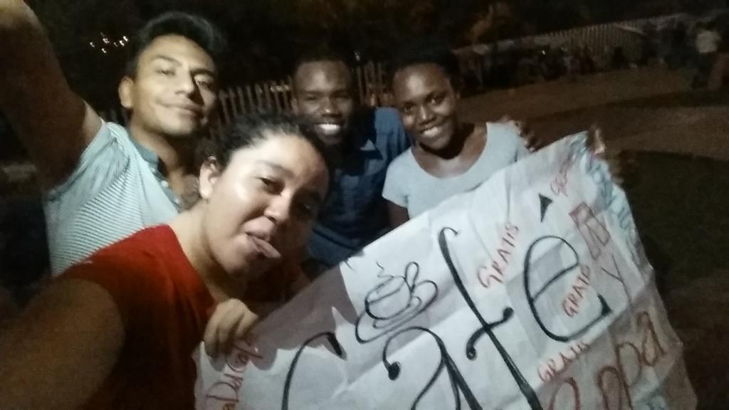 F_Sonrisas's tweet photo. #Selfie #FabricandoSonrisas #CaravanaDelCafé #Gracias #Share #Hospital #Love #Live #Dona http://t.co/5PEybYzleR