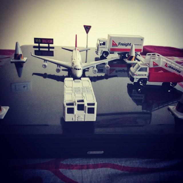 DeltaBravo33's tweet image. Instagram : by hindustani_aviator - You are never to old to own something like this - airport play set 💃😊
#studentp…