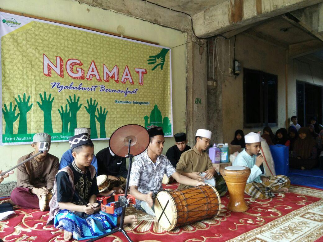 Pertunjukan Marawis dari anak2 hebat di Panti Asuhan An Nisinniyah Tangerang. 
#NGAMAT
